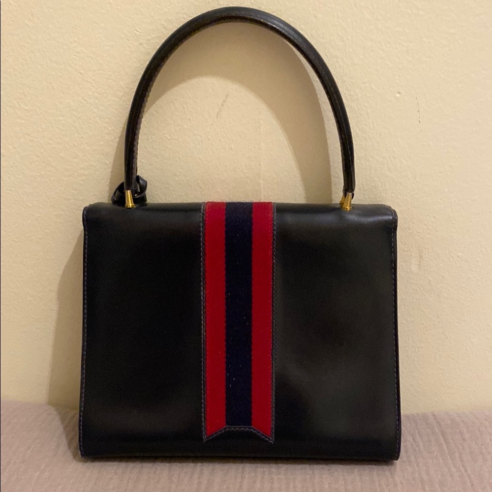 GUCCI VINTAGE Elegant Black and Red Handbag - Picture 4 of 12